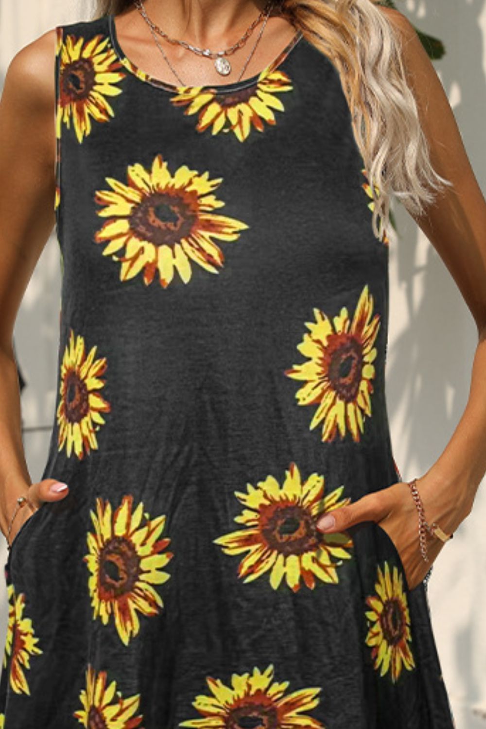 Printed Round Neck Sleeveless Dress with Pockets for Women - Everyday Casual Wear