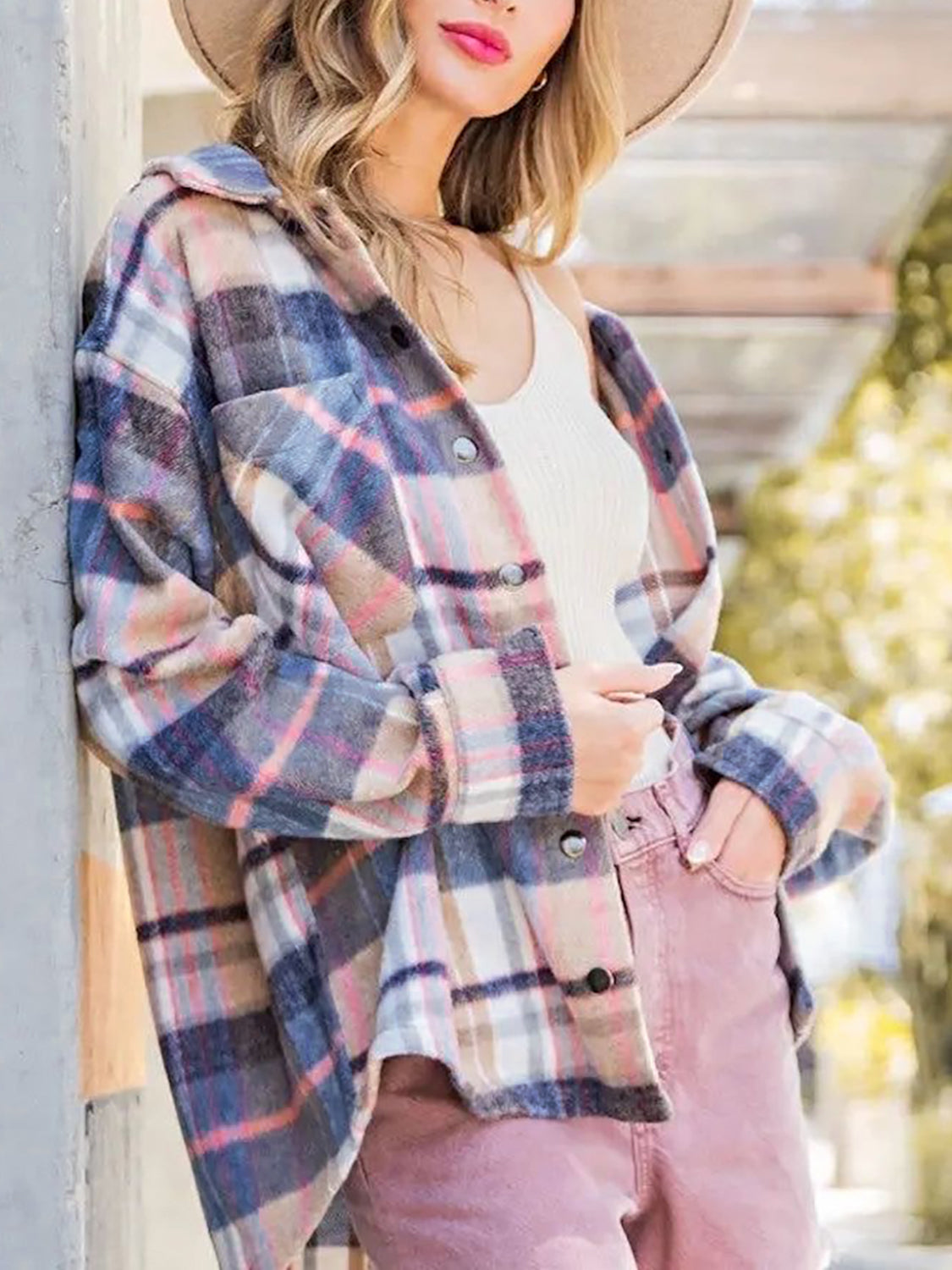 Women's Plaid Collared Jacket with Snap Closure and Pocket - Stylish and Comfortable Outerwear