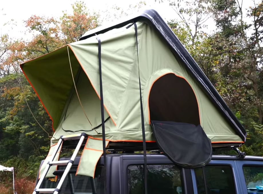 Rugged Rooftop Tent for 4x4 Vehicles - Telescopic Ladder - Durable Fabric - Spacious Interior - Comfortable for 3-4 Users