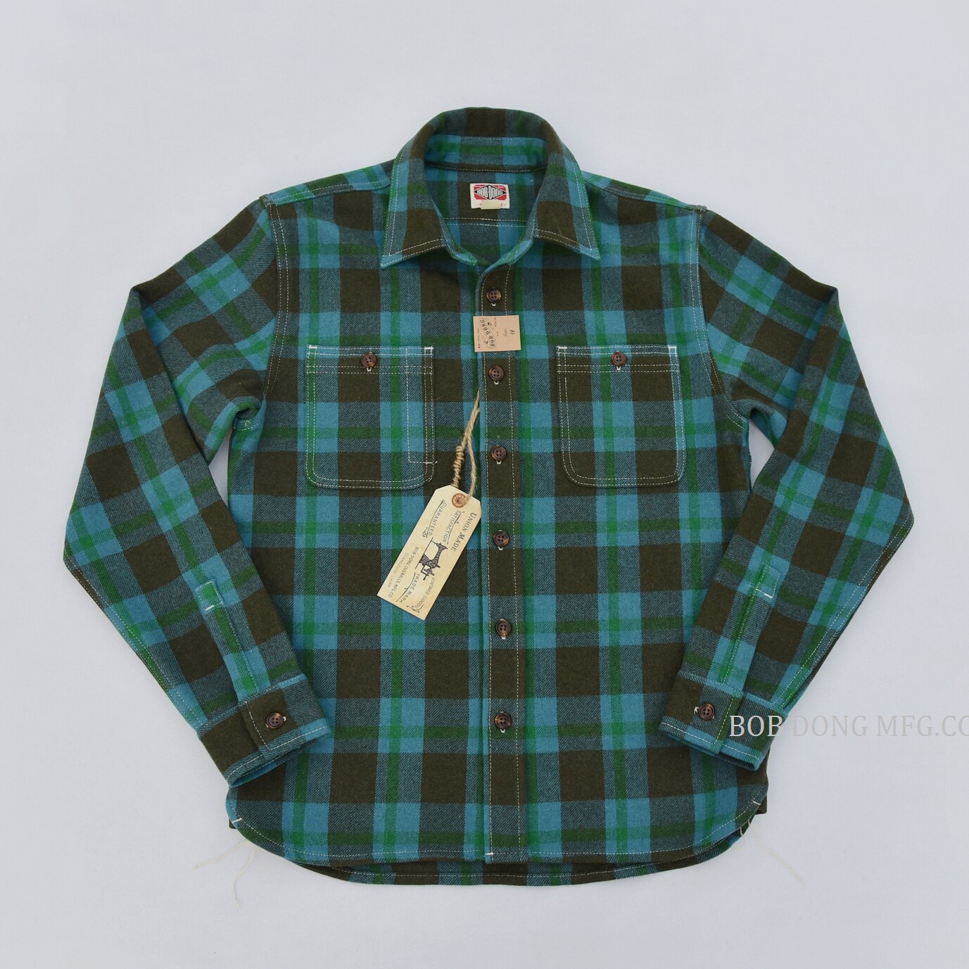 Classic Men's Wool Plaid Button Down Shirt with Pockets - Long Sleeve Warmth