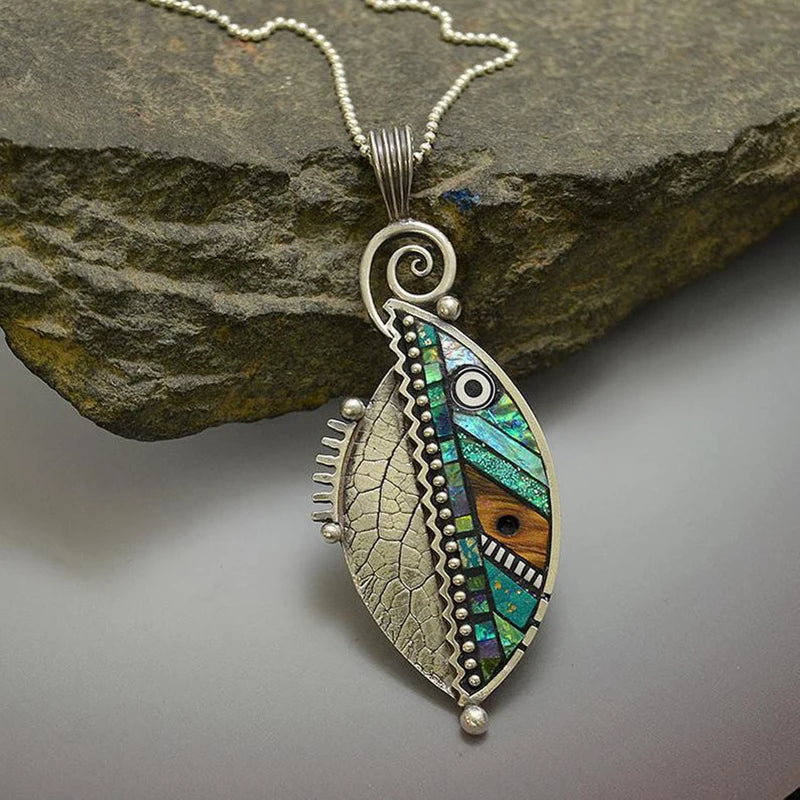 Bohemian Green Leaf Pendant Necklace: Unique Silver-Toned Spiral Design for Women