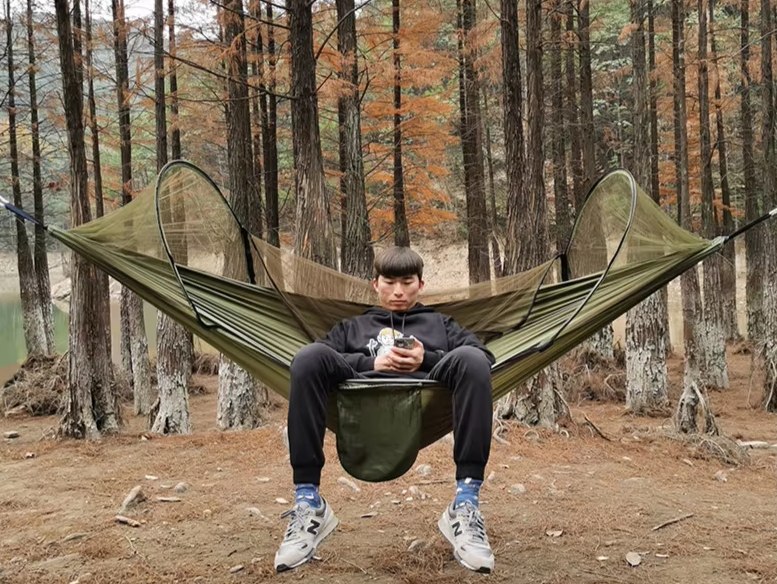 Camping Hammock with Mosquito Net - Automatic Quick-Open and Anti-Rollover Feature - 260x140cm