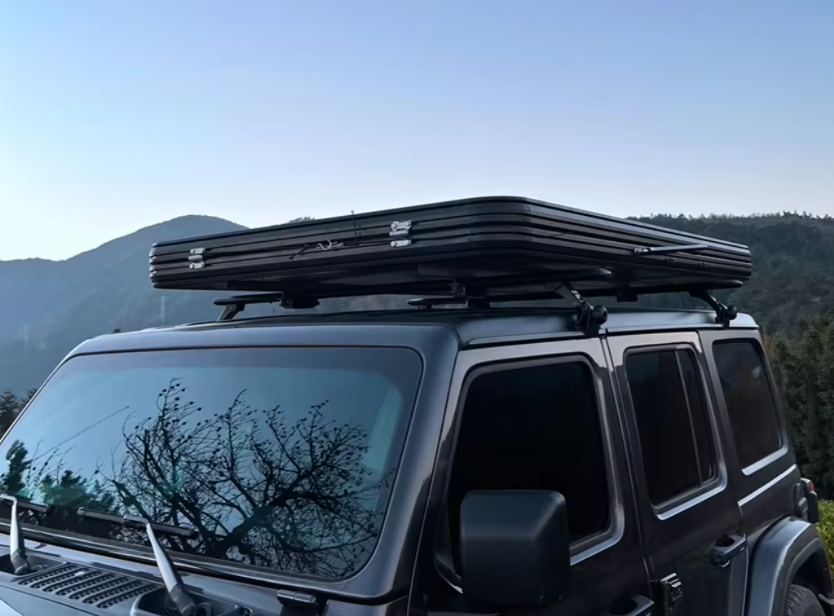 Rugged Rooftop Tent for 4x4 Vehicles - Telescopic Ladder - Durable Fabric - Spacious Interior - Comfortable for 3-4 Users