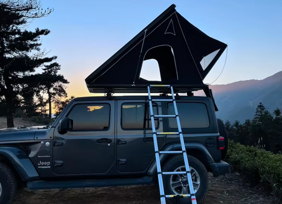 Rugged Rooftop Tent for 4x4 Vehicles - Telescopic Ladder - Durable Fabric - Spacious Interior - Comfortable for 3-4 Users