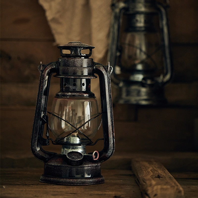 Vintage Iron Kerosene Camping Lamp with Wick - Durable and Nostalgic Outdoor Lighting