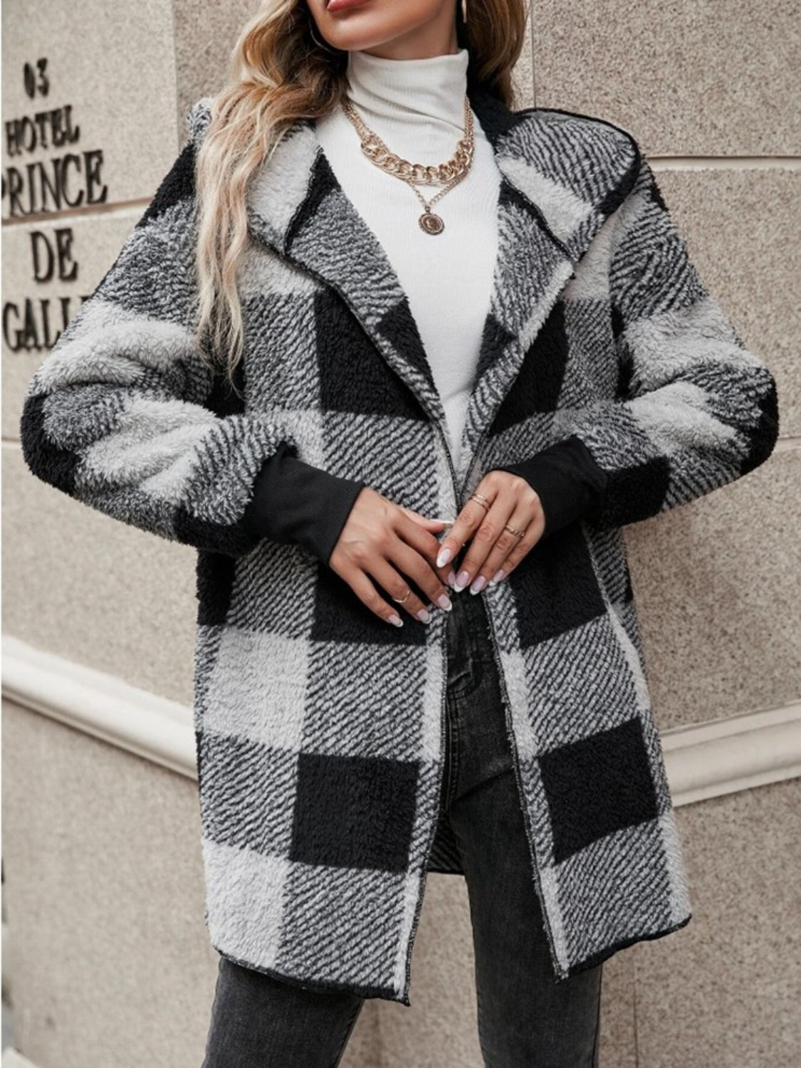 Women's Plaid Long Sleeve Hooded Coat with Comfortable Non-Lined Design