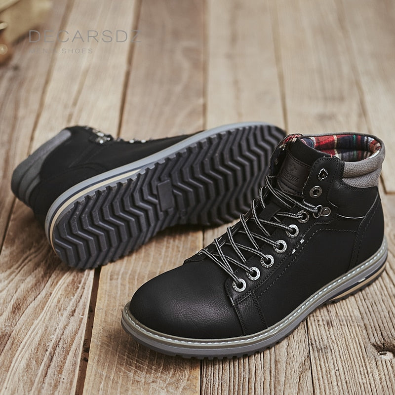 Men's Classic Waterproof Durable Round Toe Low Heel Lace-up Closure TPR Outsole Leather Boots