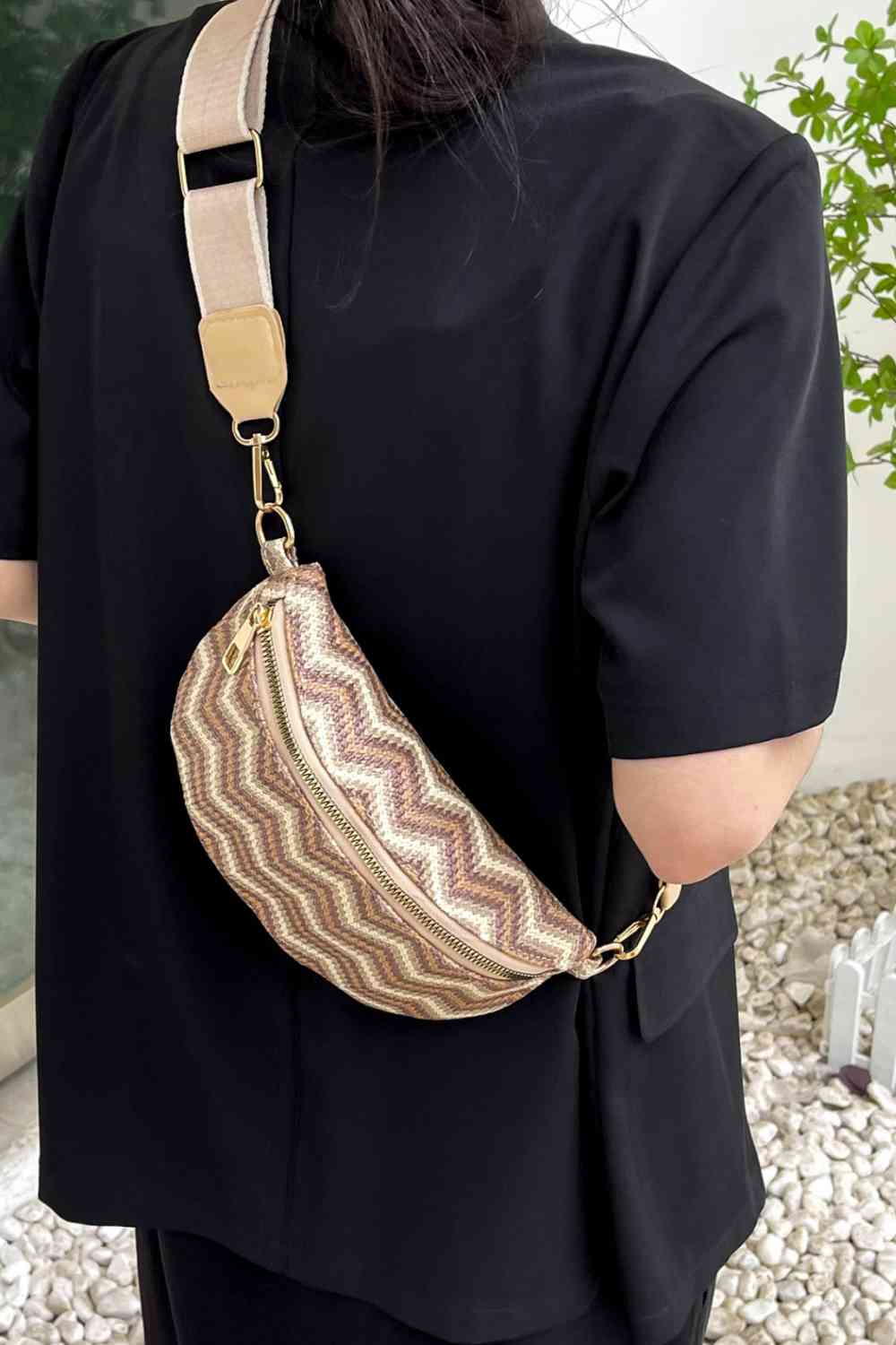 Stylish Chevron Straw Sling Bag