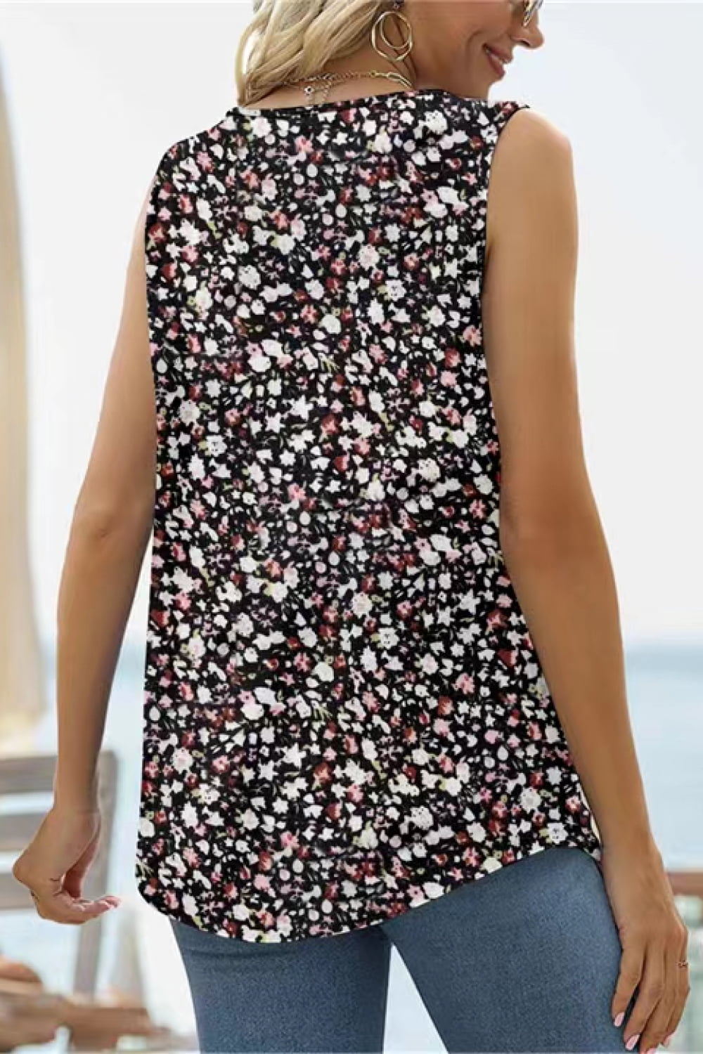 Women's Floral Print Square Neck Sleeveless Tank Top with Curved Hem - White Label