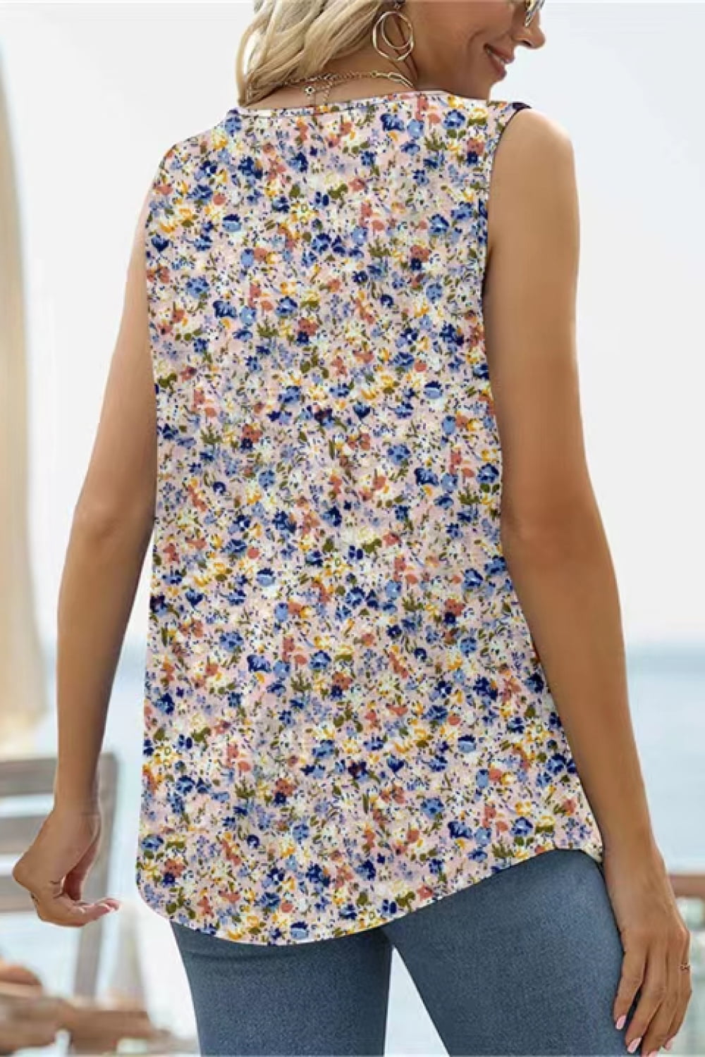 Women's Floral Print Square Neck Sleeveless Tank Top with Curved Hem - White Label